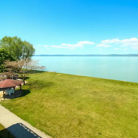 992 - Balatonoszoedoen Koezvetlen Vizparti, Teljes Panoramas Appartement Balatonoszod