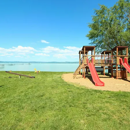 992 - Balatonoszoedoen Koezvetlen Vizparti, Teljes Panoramas Appartement